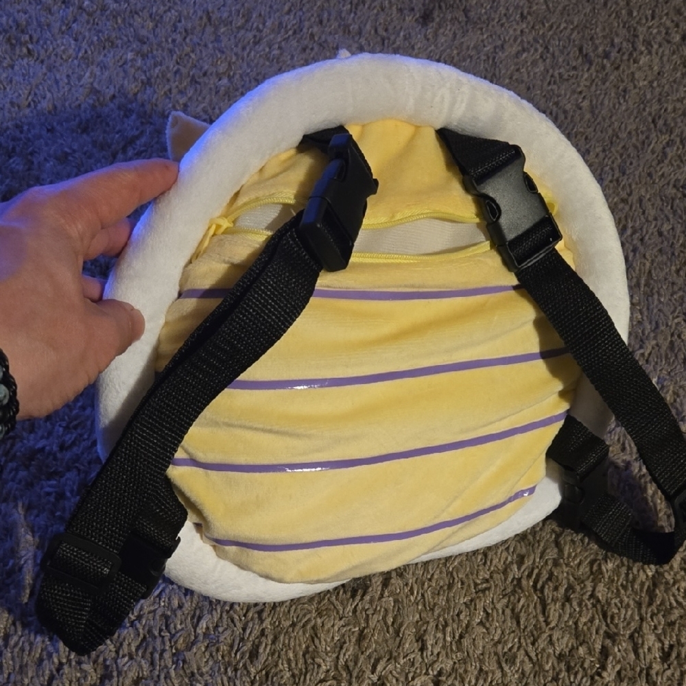 Red Spiked Shell Backpack - Picture 2 of 2